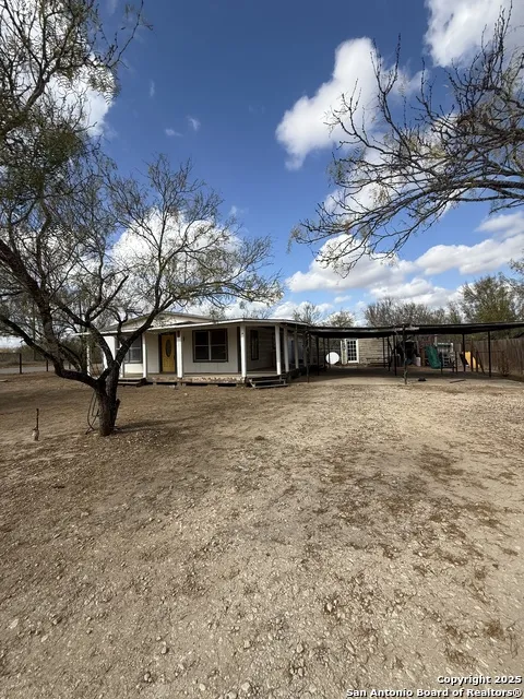279 Cenizo Carrizo Springs, TX 78834