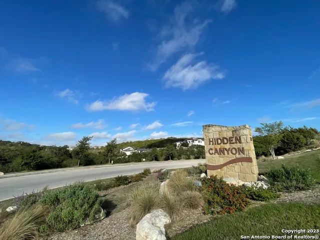 619 Winding Ravine San Antonio, TX 78258