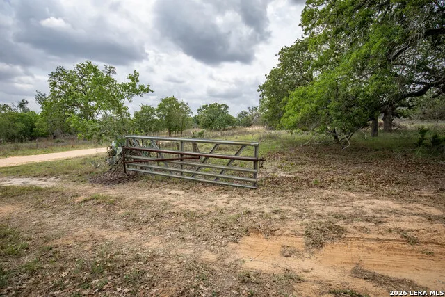 132 Roemer Ln W Floresville, TX 78114