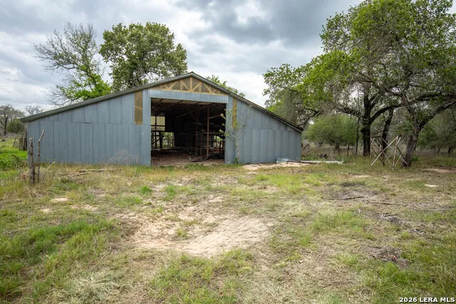 132 Roemer Ln W Floresville, TX 78114