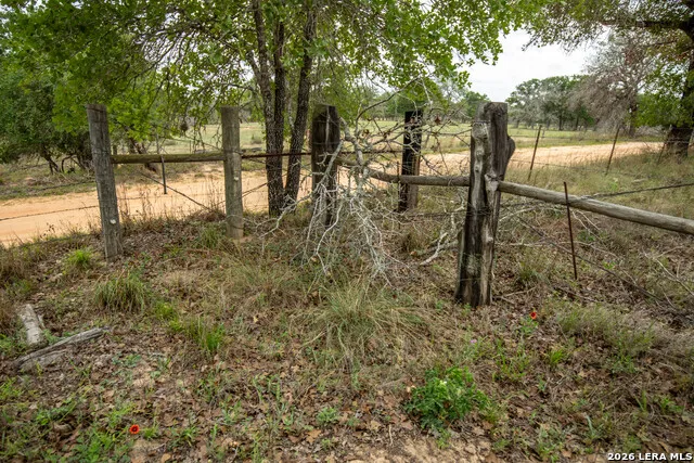 132 Roemer Ln W Floresville, TX 78114
