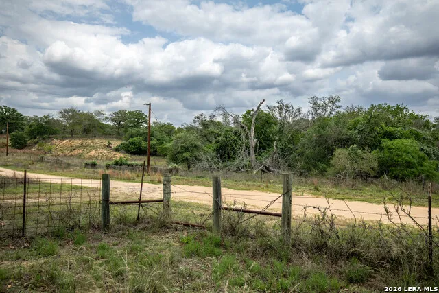 132 Roemer Ln W Floresville, TX 78114