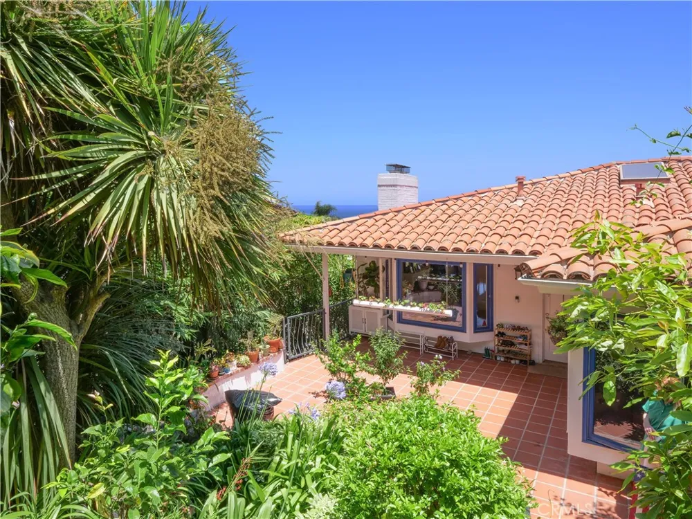345 Palos Verdes Drive W Palos Verdes Estates, CA 90274