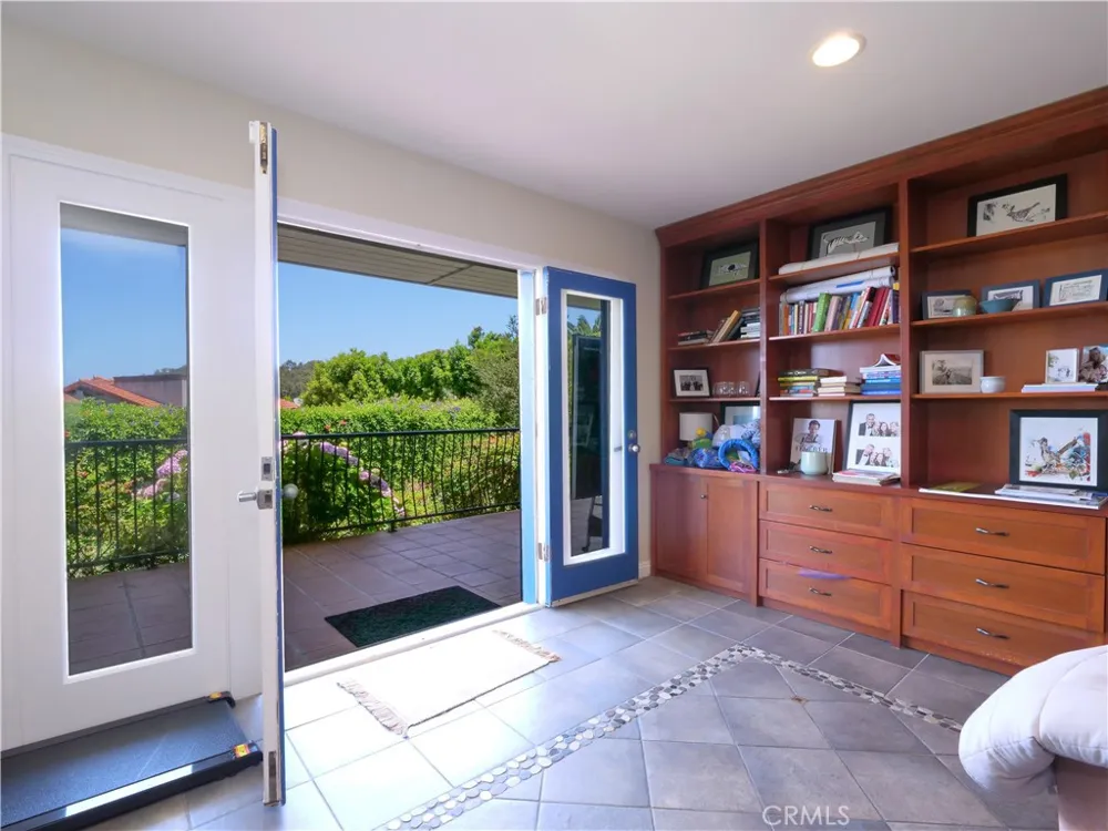 345 Palos Verdes Drive W Palos Verdes Estates, CA 90274