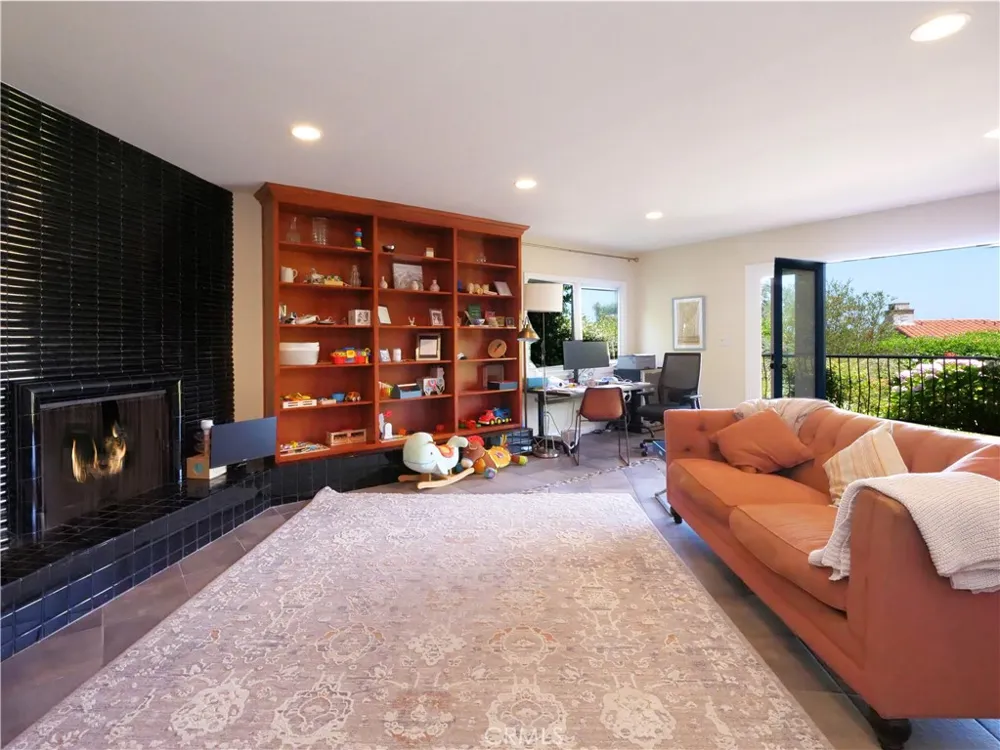 345 Palos Verdes Drive W Palos Verdes Estates, CA 90274
