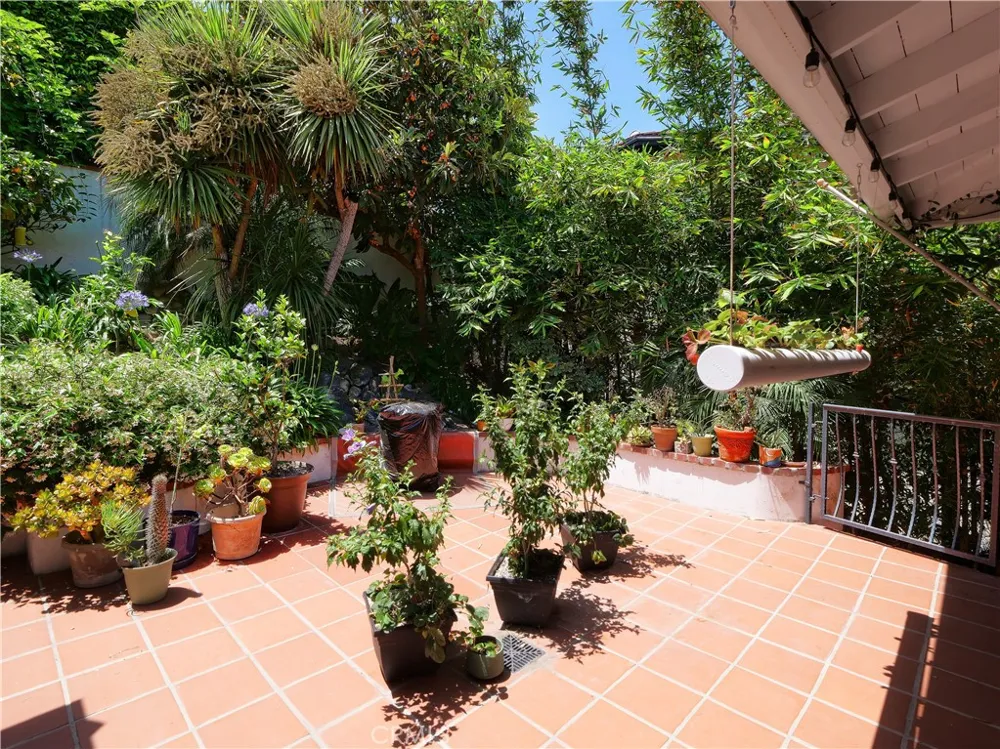 345 Palos Verdes Drive W Palos Verdes Estates, CA 90274