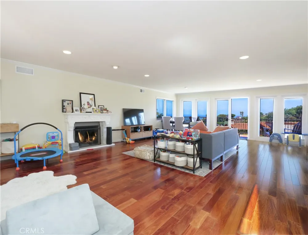 345 Palos Verdes Drive W Palos Verdes Estates, CA 90274