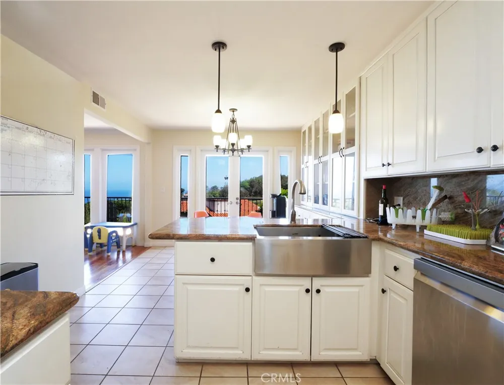345 Palos Verdes Drive W Palos Verdes Estates, CA 90274