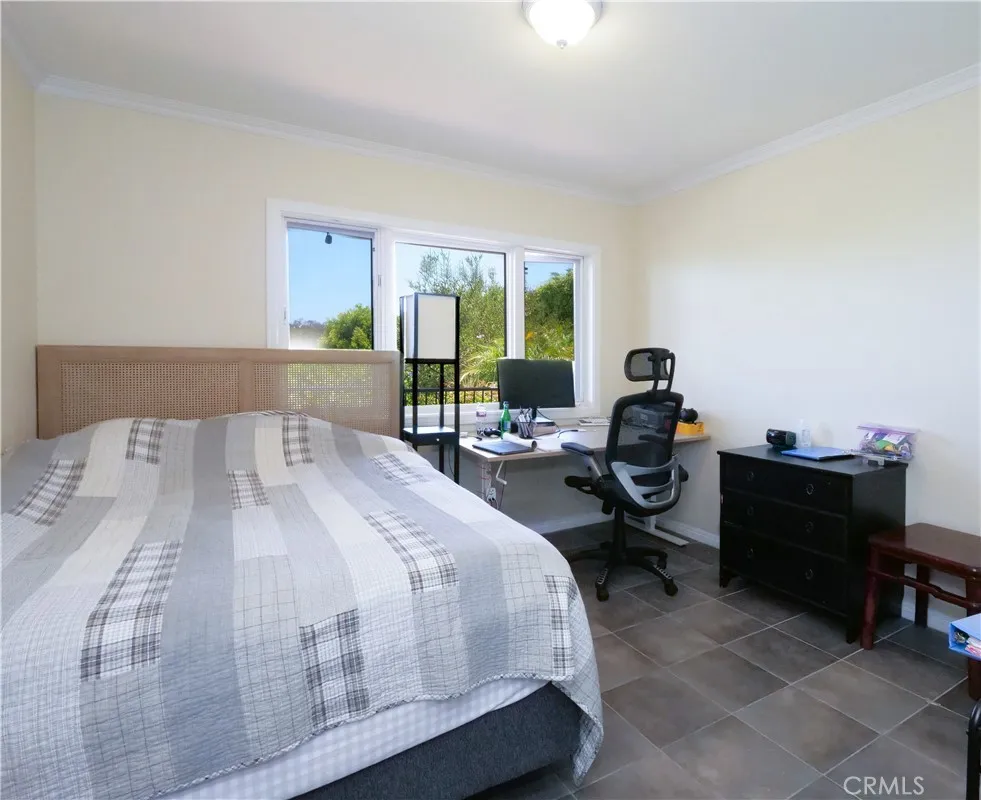 345 Palos Verdes Drive W Palos Verdes Estates, CA 90274