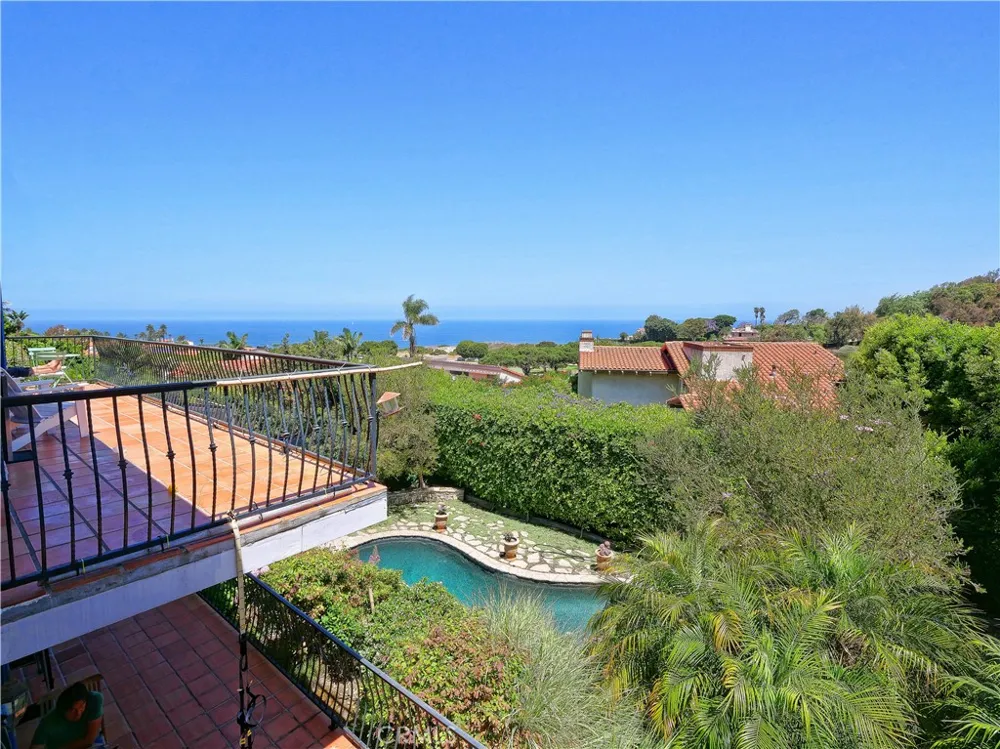 345 Palos Verdes Drive W Palos Verdes Estates, CA 90274