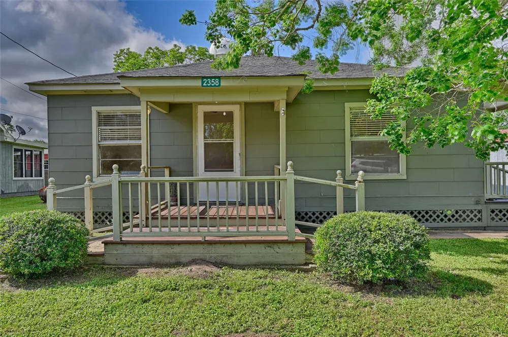 2380 Third Street Rock Island, TX 77470