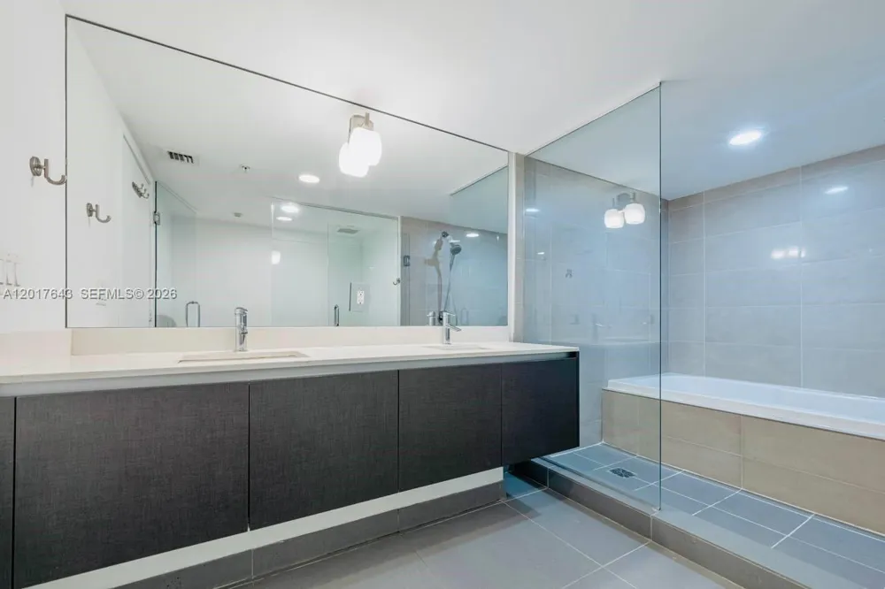 6620 INDIAN CREEK #114 Miami Beach, FL 33141