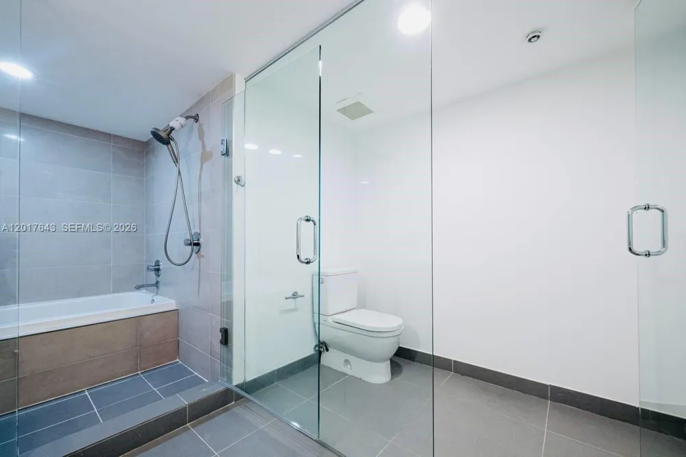 6620 INDIAN CREEK #114 Miami Beach, FL 33141