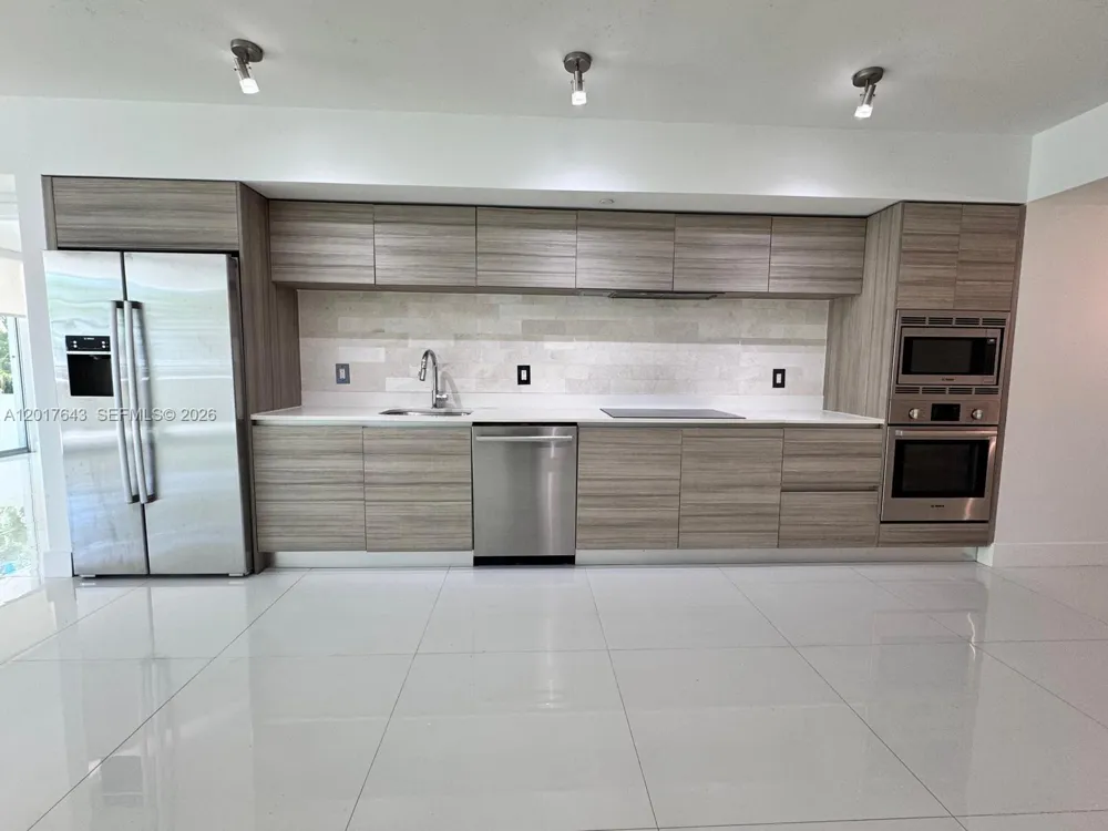 6620 INDIAN CREEK #114 Miami Beach, FL 33141