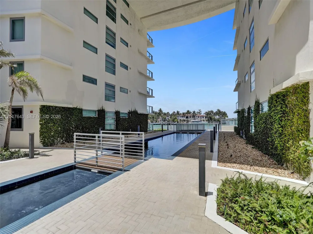 6620 INDIAN CREEK #114 Miami Beach, FL 33141