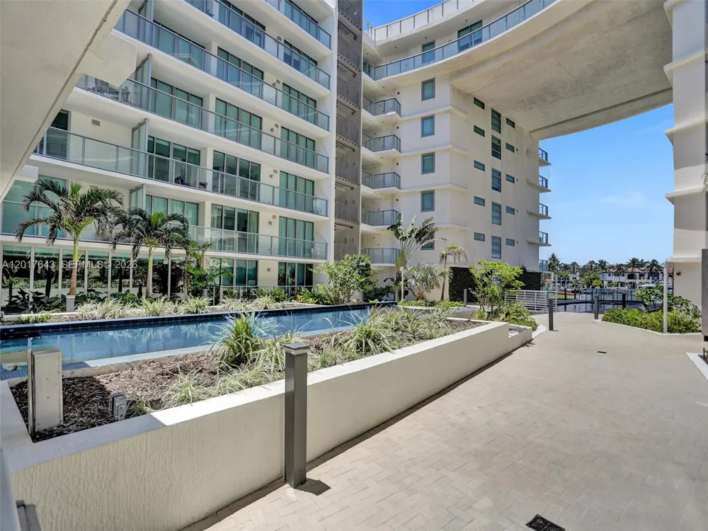 6620 INDIAN CREEK #114 Miami Beach, FL 33141