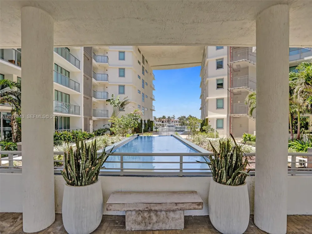 6620 INDIAN CREEK #114 Miami Beach, FL 33141