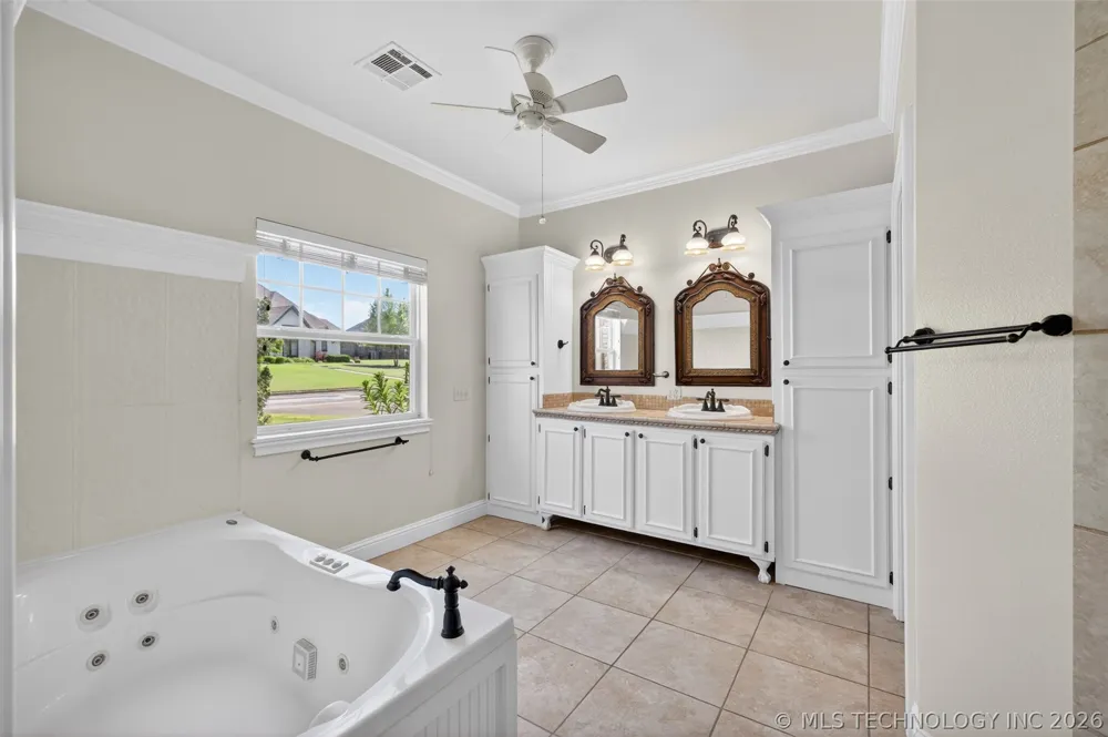 308 Waterford Street Catoosa, OK 74015