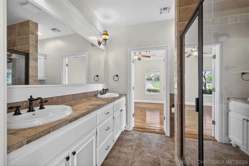 308 Waterford Street Catoosa, OK 74015