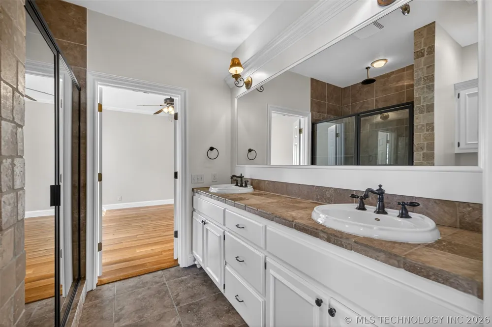 308 Waterford Street Catoosa, OK 74015