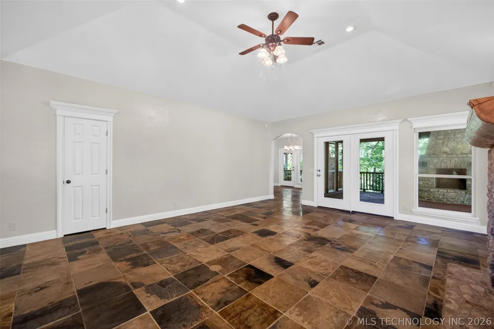 308 Waterford Street Catoosa, OK 74015