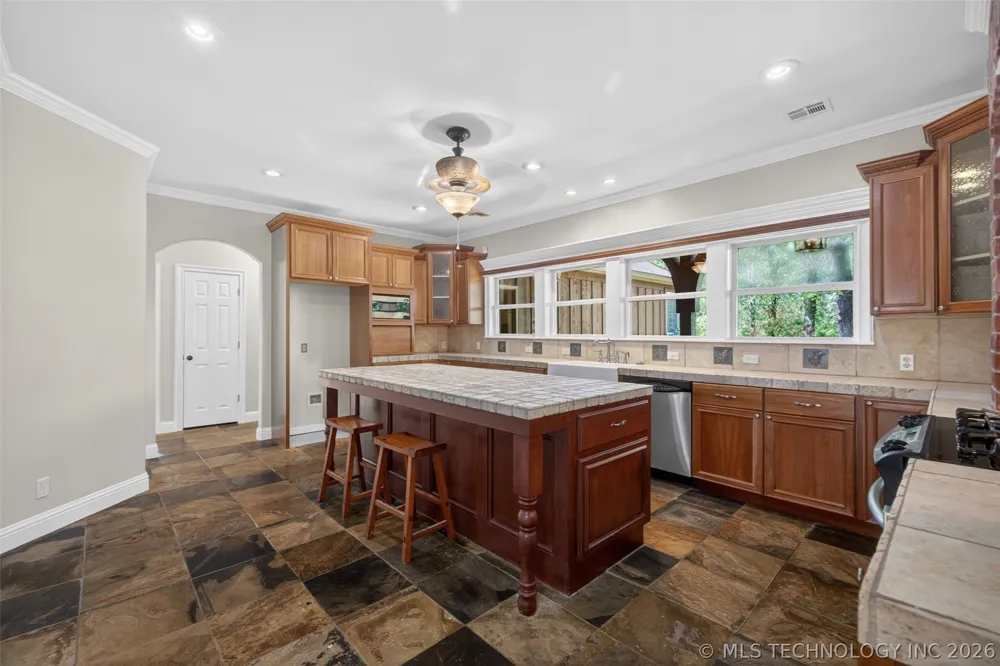 308 Waterford Street Catoosa, OK 74015