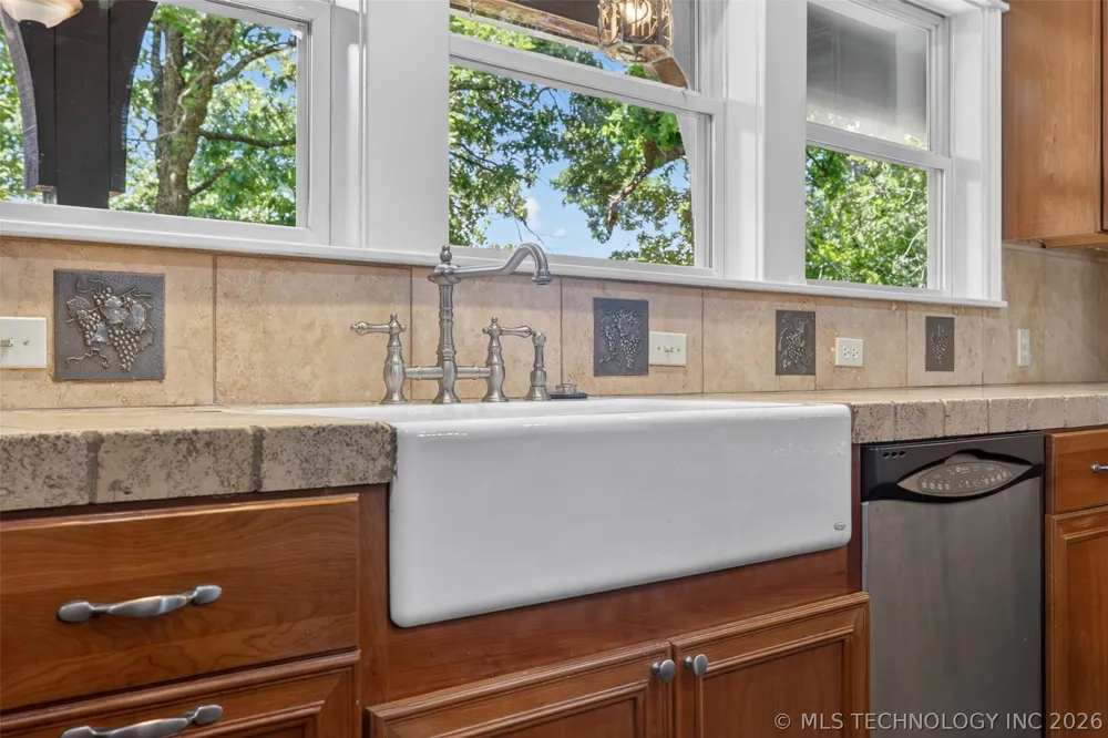 308 Waterford Street Catoosa, OK 74015