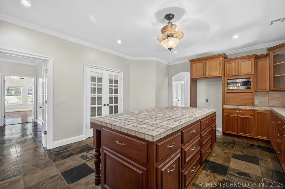 308 Waterford Street Catoosa, OK 74015