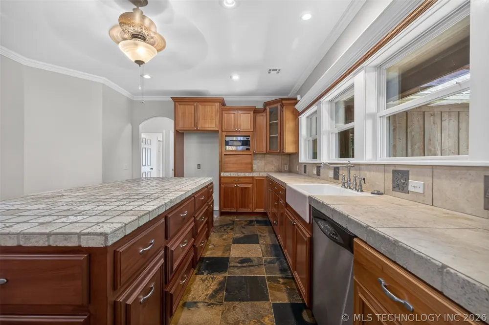 308 Waterford Street Catoosa, OK 74015