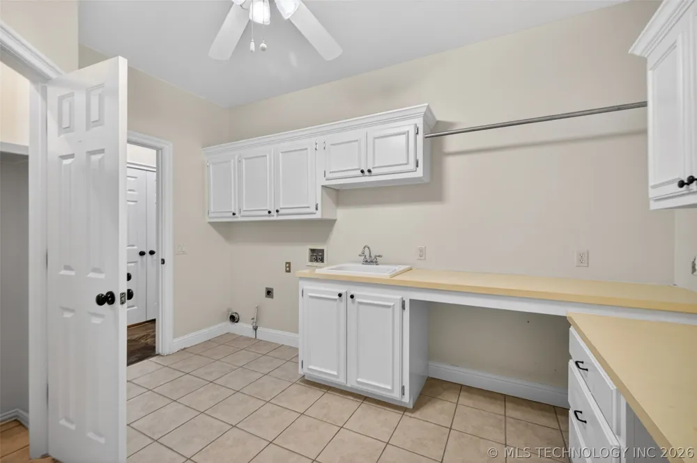 308 Waterford Street Catoosa, OK 74015