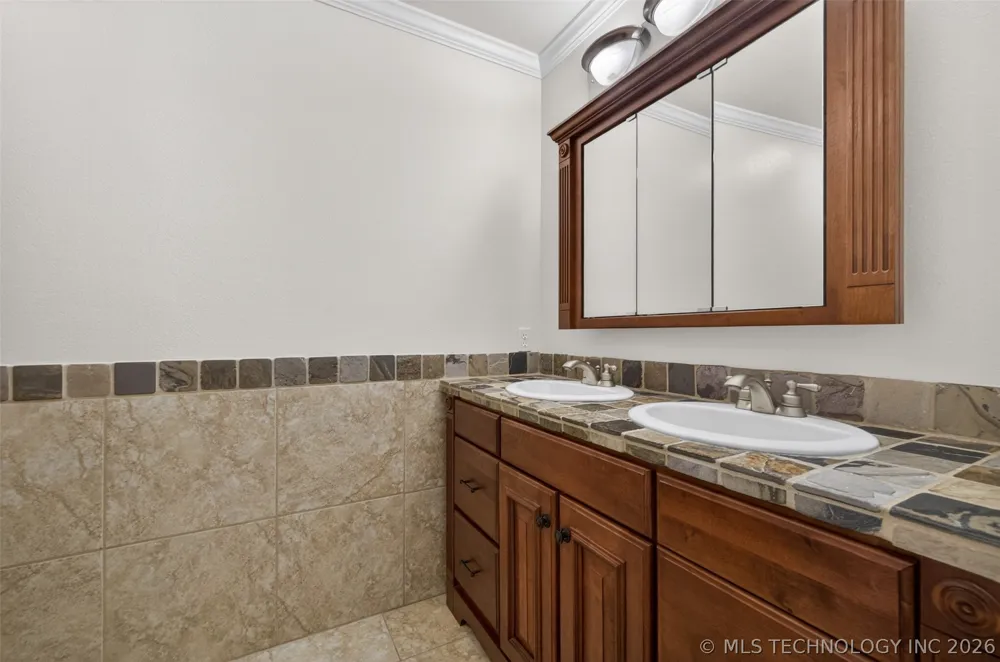 308 Waterford Street Catoosa, OK 74015