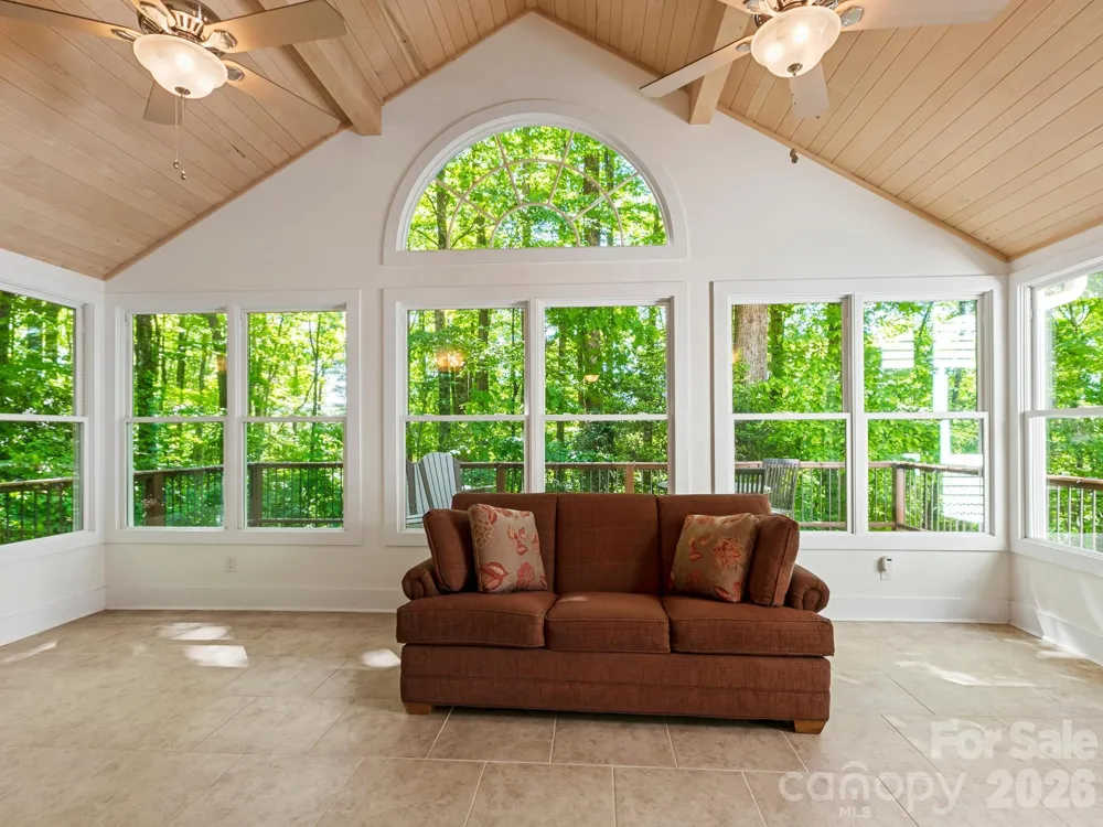 160 Little Mine Mountain Drive Saluda, NC 28773