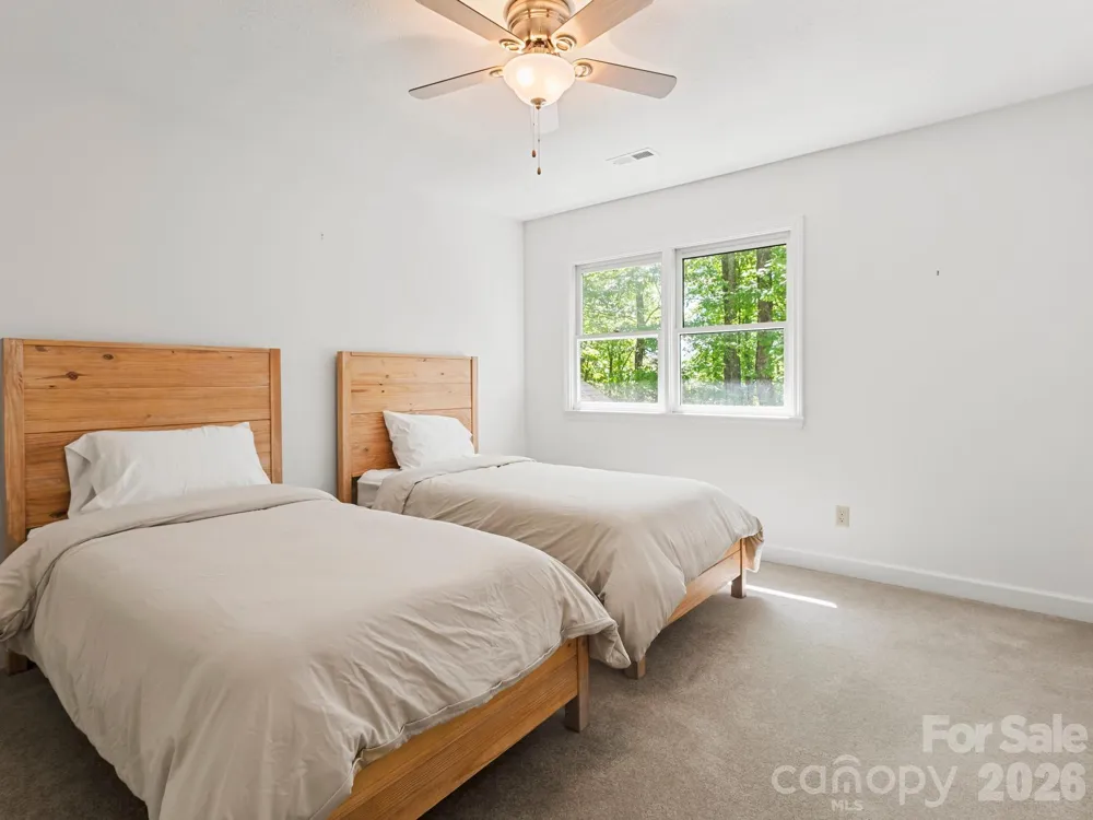 160 Little Mine Mountain Drive Saluda, NC 28773