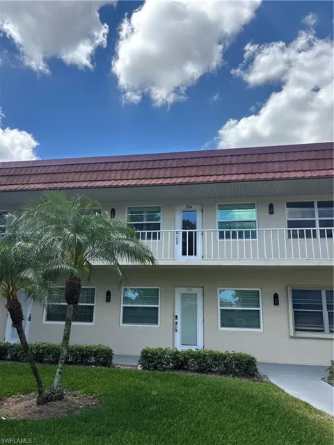 11 Vista Palm Lane #204