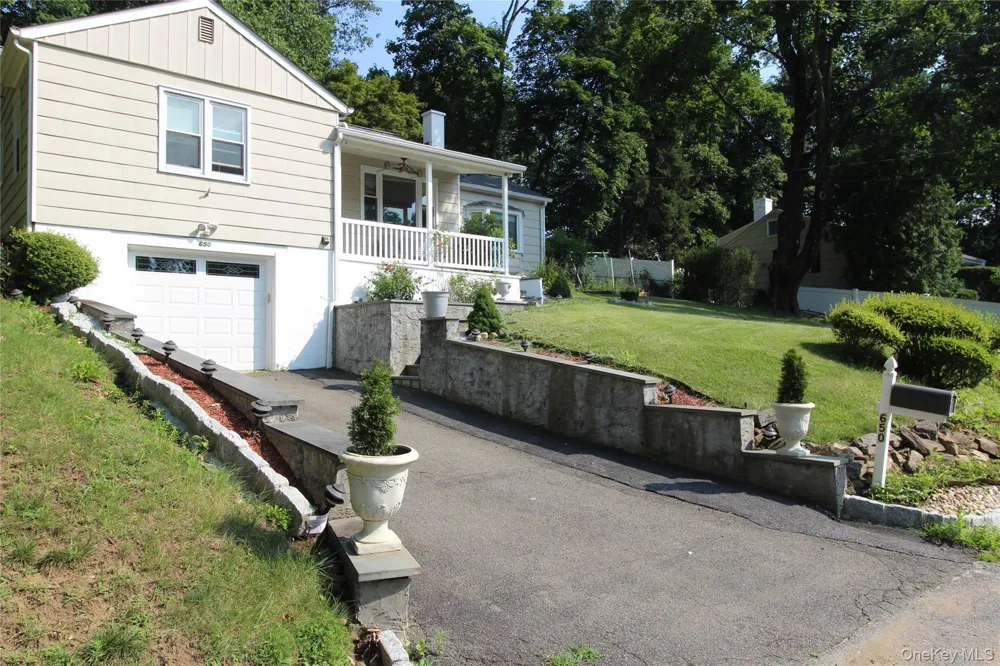 650 Warren Avenue Thornwood, NY 10594