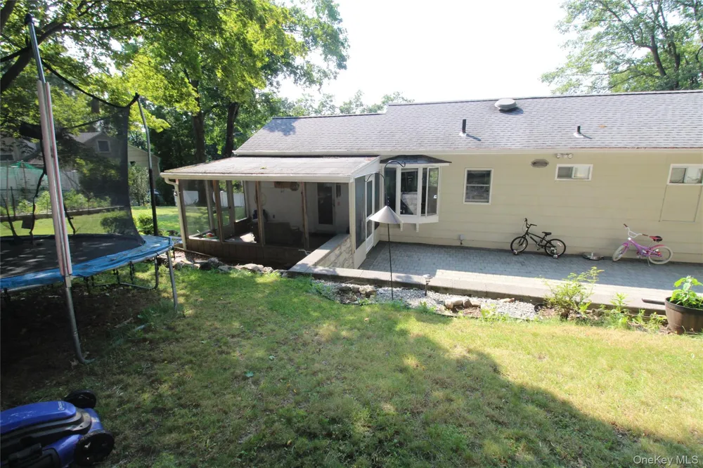 650 Warren Avenue Thornwood, NY 10594