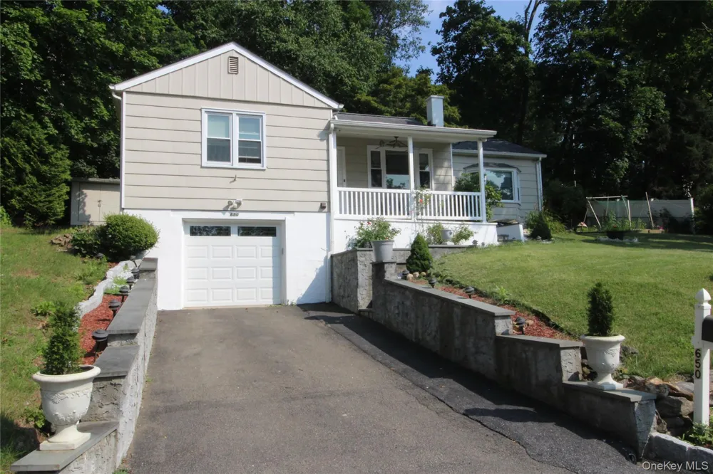 650 Warren Avenue Thornwood, NY 10594