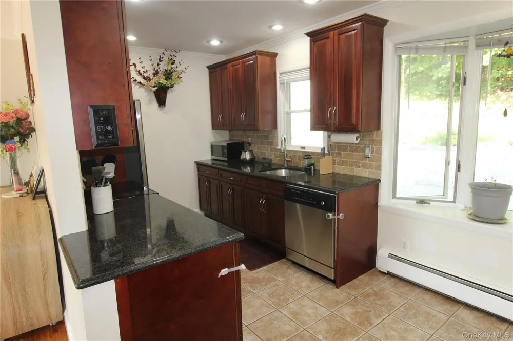 650 Warren Avenue Thornwood, NY 10594