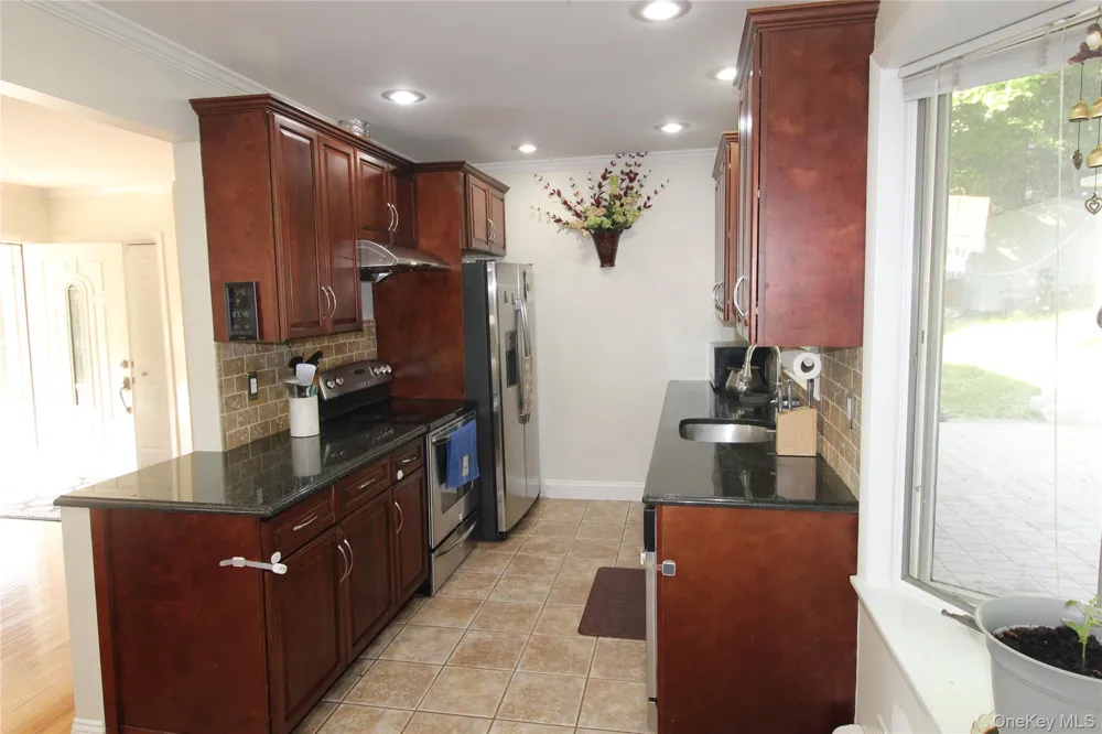 650 Warren Avenue Thornwood, NY 10594