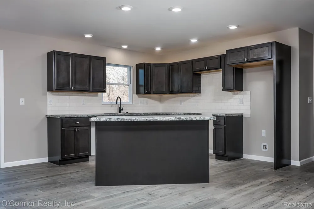 1047 39th Street Port Huron Charter Township, MI 48060