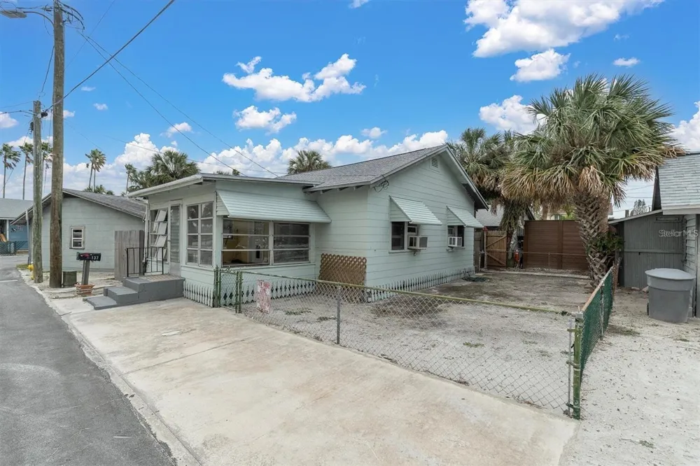 137 91ST AVENUE Treasure Island, FL 33706