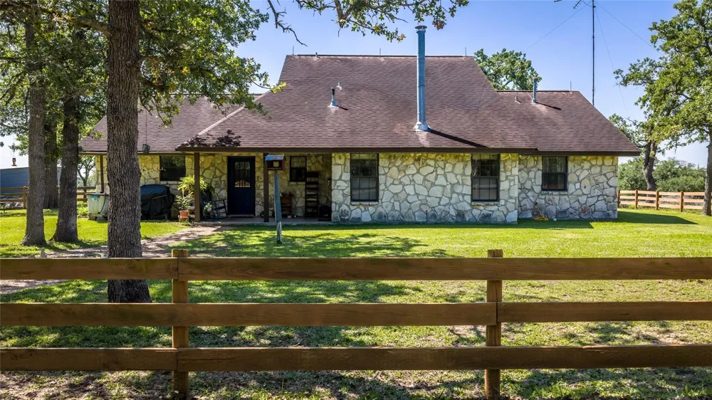 2062 Fm 1291 Fayetteville, TX 78940
