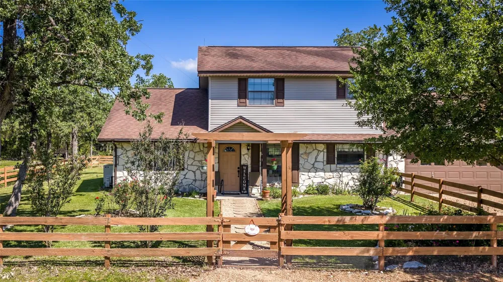 2062 Fm 1291 Fayetteville, TX 78940