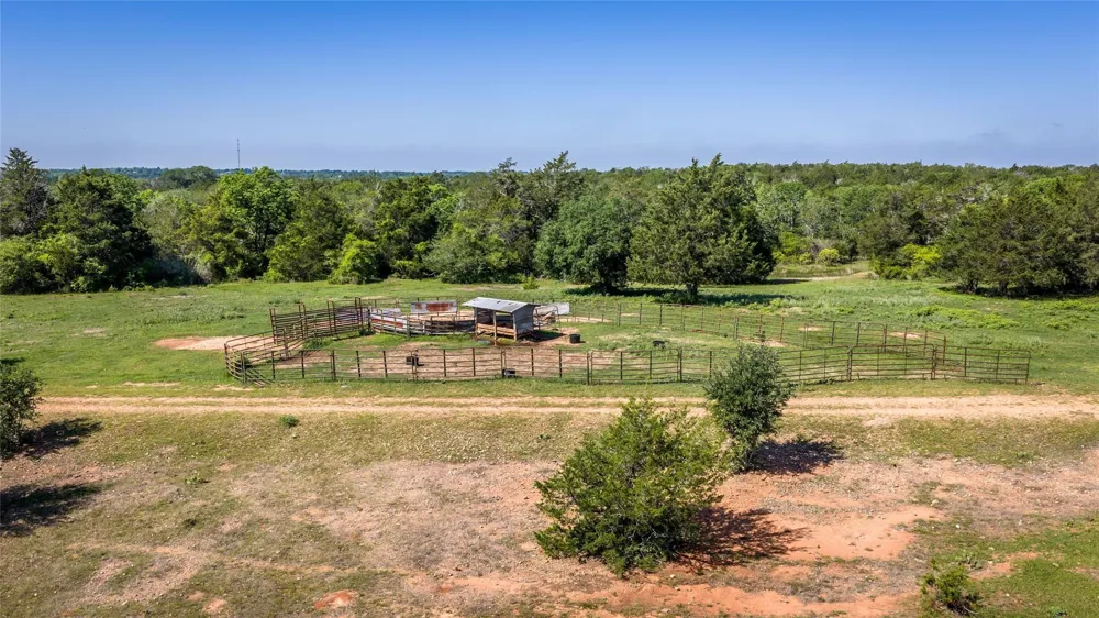 2062 Fm 1291 Fayetteville, TX 78940