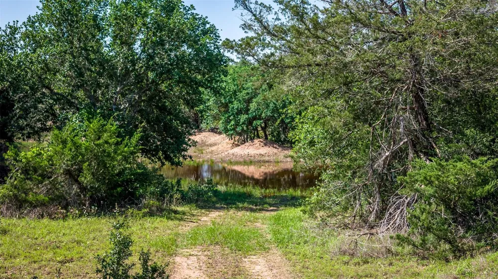 2062 Fm 1291 Fayetteville, TX 78940