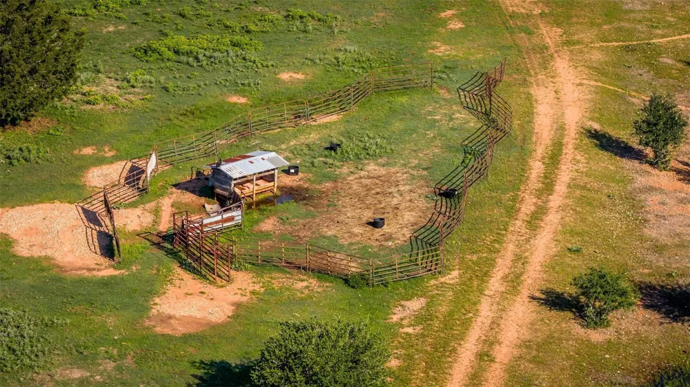 2062 Fm 1291 Fayetteville, TX 78940