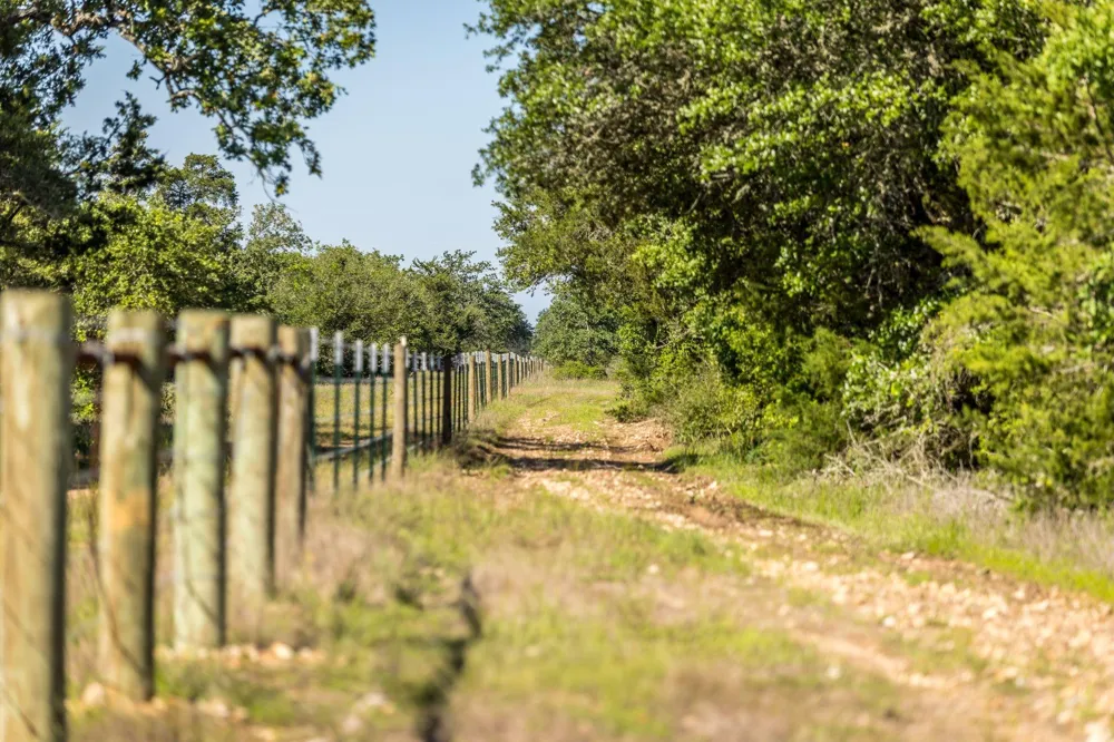 2062 Fm 1291 Fayetteville, TX 78940