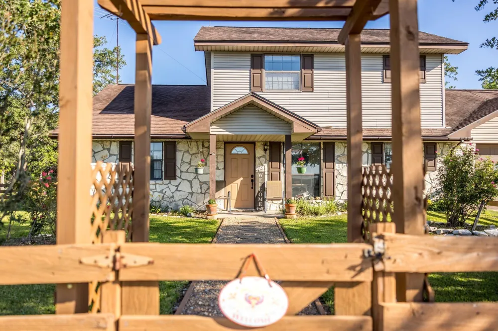 2062 Fm 1291 Fayetteville, TX 78940