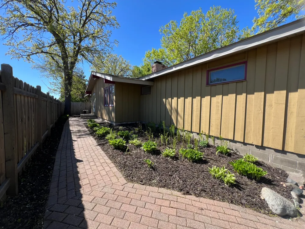 122 Craig Way NE Fridley, MN 55432