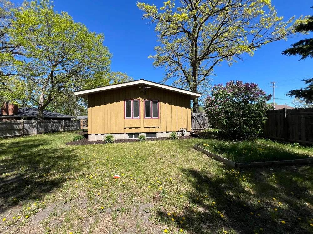 122 Craig Way NE Fridley, MN 55432